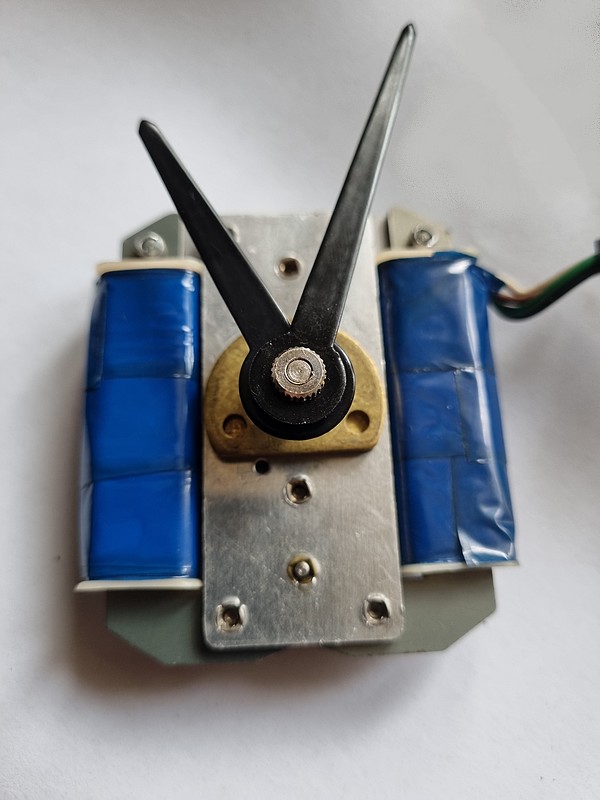 strojek - krokový motor