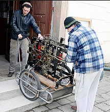 Týniště nad Orlocí - stěhování hodinového stroje