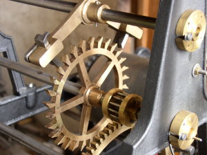 Detail popouštěcího mechanismu - krokového kola hodin.